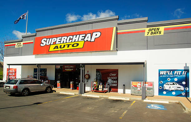 supercheap auto - automotive repair center stock-fotos und bilder