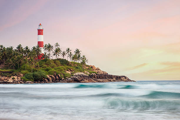 istock Lighthouse on the cliff in Kovalam Beach 512293330