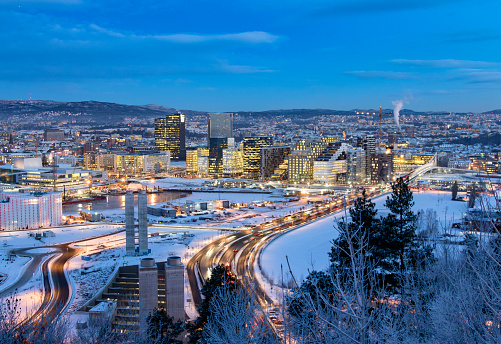 Oslo Horizonte en invierno por la mañana photo