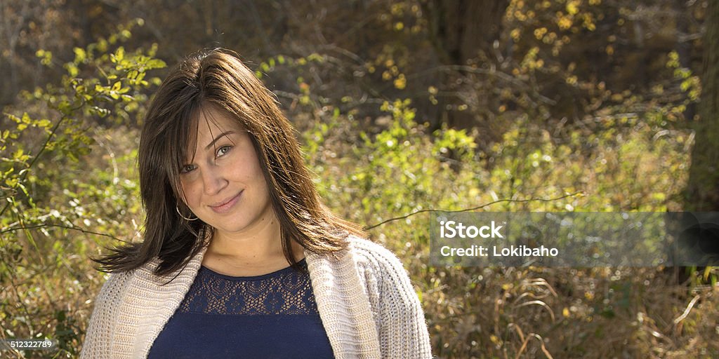 Junge Frau im Freien - Lizenzfrei Blick in die Kamera Stock-Foto