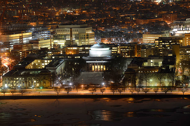 большой купол из mit, бостон, массачусетс - massachusetts institute of technology стоковые фото и изображения