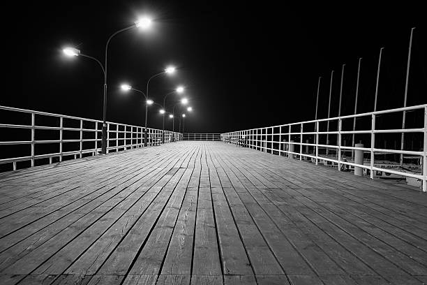 istock Pier in Kamien Pomorski at night 512326327