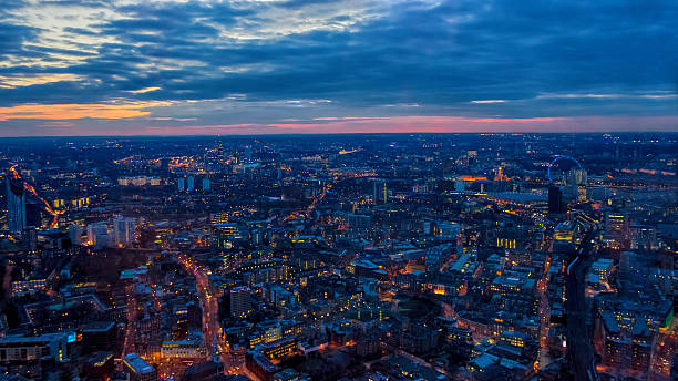 ロンドンの夜の眺め、夕日をご覧ください。ロンドン方面に向かい、国会議事堂です。 - greater london ストックフォトと画像