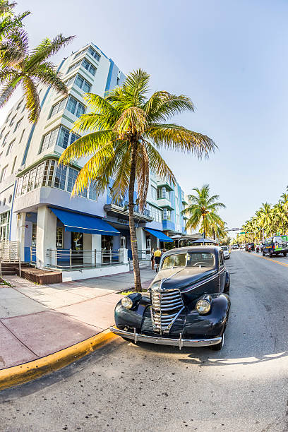 classico oldsmobile park all'ocean drive - park central hotel ocean drive miami beach hotel foto e immagini stock