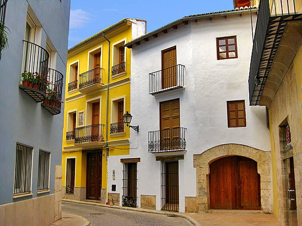 istock Alzira Neighborhood 512331540