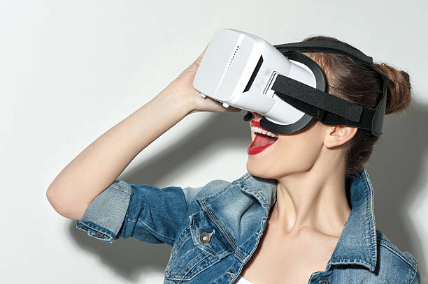 istock Attractive young woman is looking through a cardboard 512331682