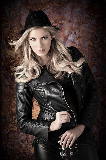 istock Fashionable blond woman. 512357789