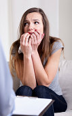 verzweifelte-frau-auf-psychiatric-besuchen.jpg?b=1&s=170x170&k=20&c=UXZ5QxRjSrU9M-JRwmg0abR7WjYfQInvJ6D5lOKPAcE=