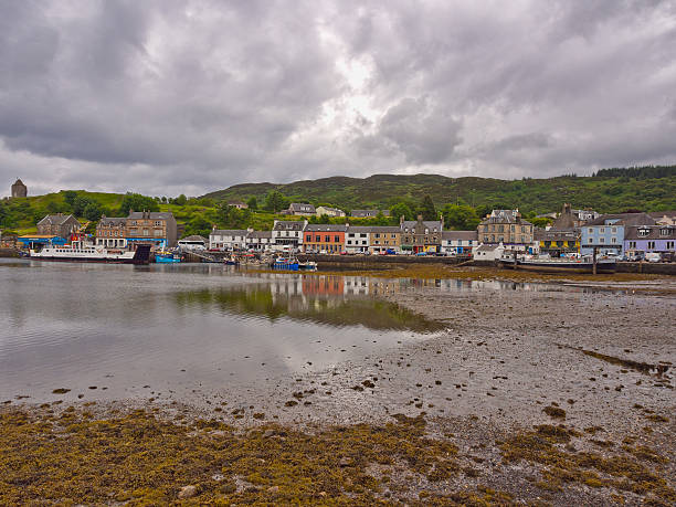 istock Tarbert fishing village 512362201