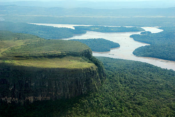 istock Valley in Canaima National Park, Venezuela 512385797