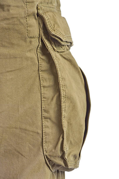 оливковый зеленый военный стиль хлопковые брюки карго карман для хранения вещей - camouflage pants стоковые фото и изображения