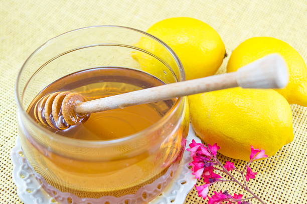 istock Jar of honey and three lemons 512397382