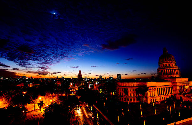 istock Sunset in Old Havana with  the Capitol building 512400182