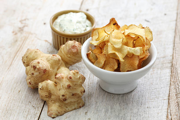 homemade jerusalem artichoke chips - jordärtskocka bildbanksfoton och bilder