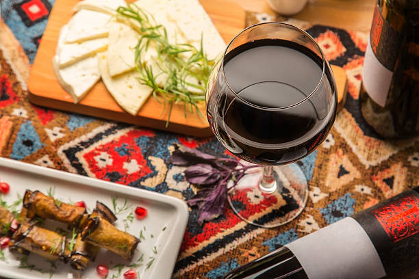 стакан красного вина за ужином грузинский - грузия стоковые фото и изображения