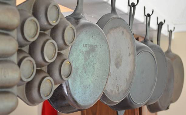 istock Row of hanging cast iron skillets 512418085