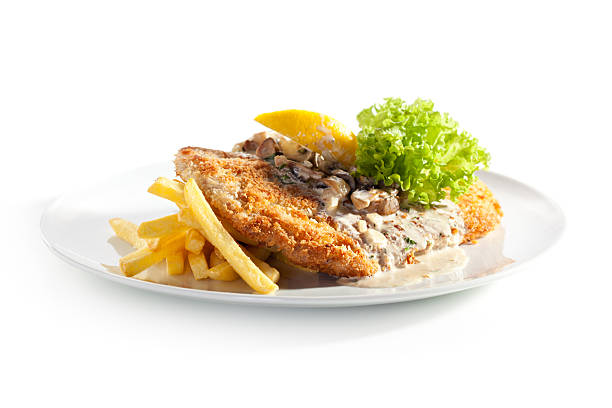 schnitzel de vienne - cutlet schnitzel french fries scaloppini photos et images de collection