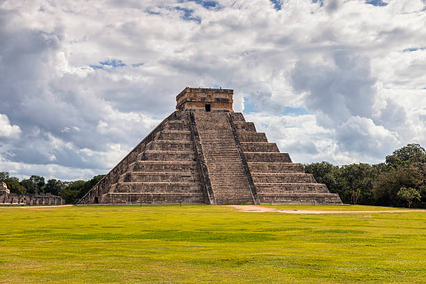 istock Mexico, Chichen Itza - Temple of Kukulcan 512450325
