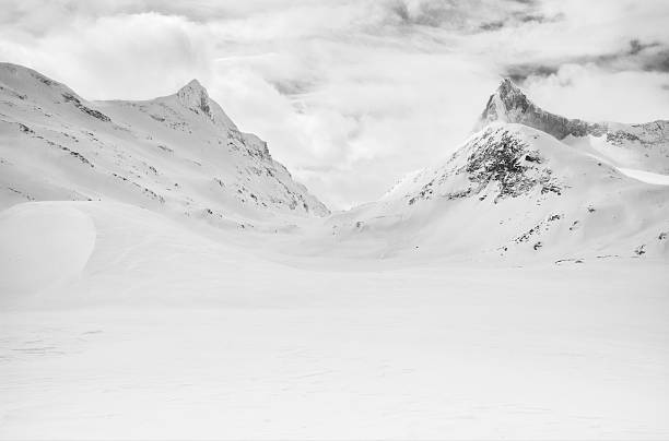 istock Snow covered mountain peaks in Jotunheimen National Park 512453585