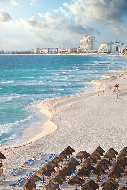 istock Brilliant blue sea and curving beach in Cancun, Mexico 512454550
