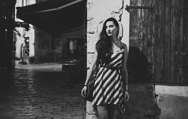 istock Black and white portrait in town 512459326