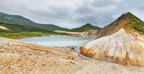 vista sul lago chimica - mendeleev foto e immagini stock