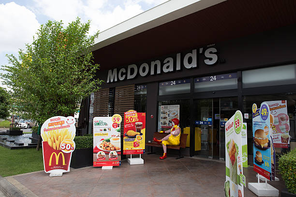 mcdonald's фастфуд - bangkok mcdonalds fast food restaurant asia стоковые фото и изображения