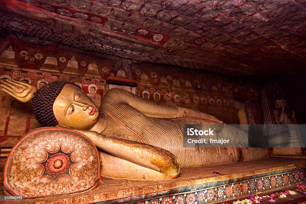 Древняя Статуя Будды в Пещерный храм Дамбулла, Шри-Ланка - Стоковые фото Пещерный храм Дамбулла роялти-фри