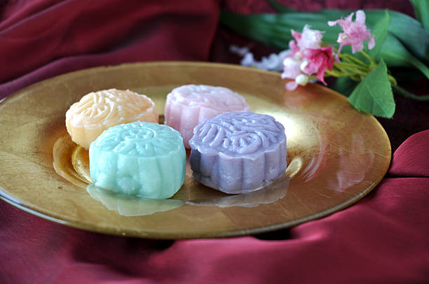 istock Snow Skin Mooncake on golden plate 512507048