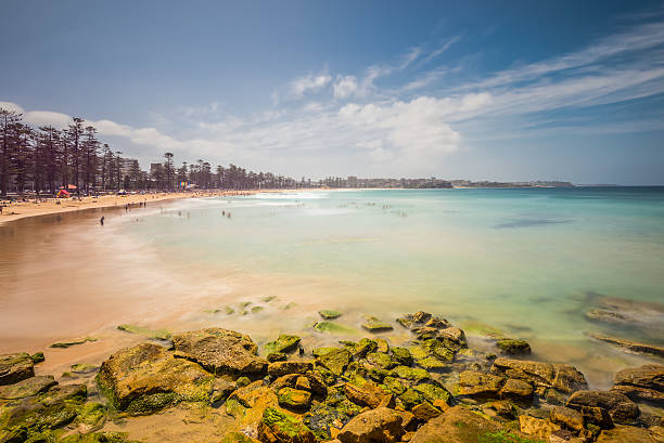 męski plaża w słoneczny dzień, australia-długo ekspozycji - manly beach sydney australia australia beach zdjęcia i obrazy z banku zdjęć