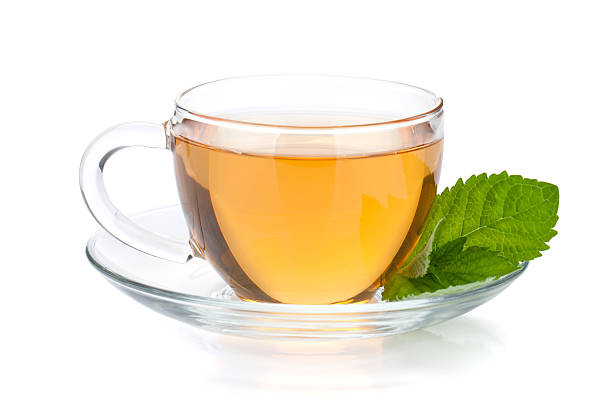 tazza di tè con foglie di menta - glass tea herbal tea cup foto e immagini stock