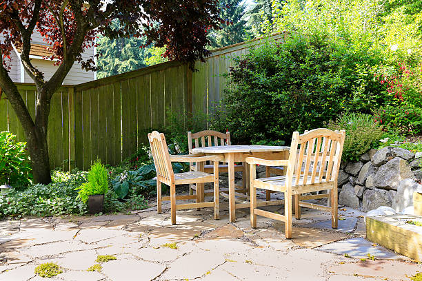 istock Outdoor rest area with rustic table and chairs 512519069