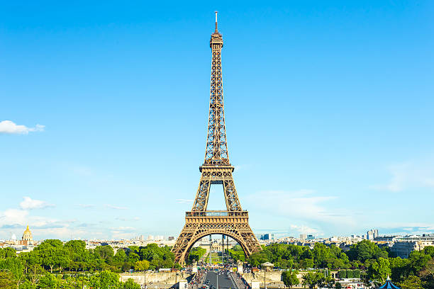 istock Summer in Paris and the Eiffel tower 512520754