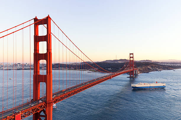 istock gold gate bridge in blue sky at dawn 512523542