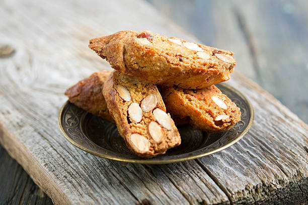 biscoitos com amêndoas. - biscotti imagens e fotografias de stock