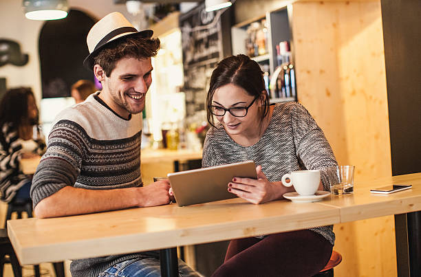 istock Young couple having fun at the coffee shop 512527316