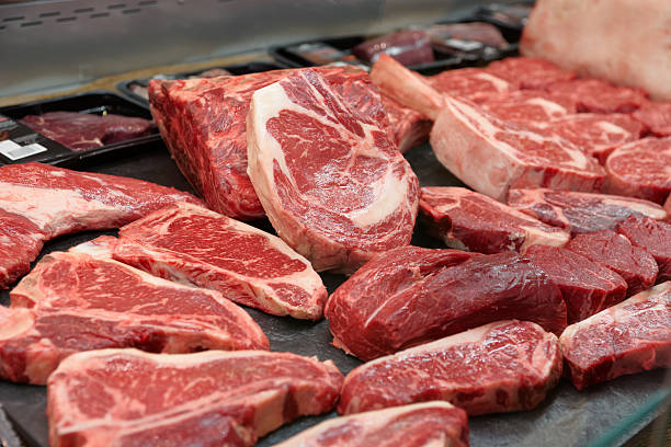 mercado de carne crua em uma prateleira - meat steak raw market - fotografias e filmes do acervo