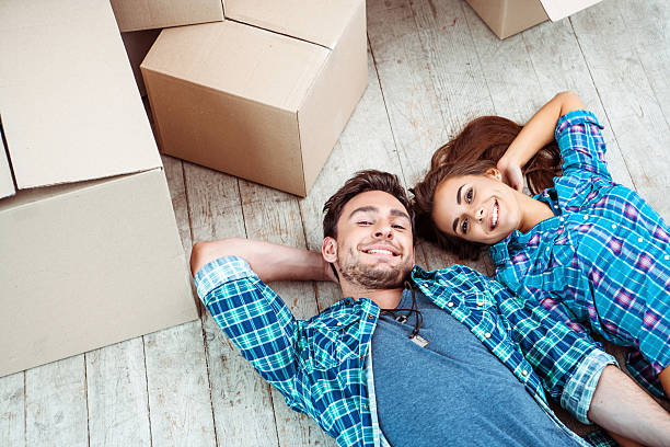 istock Couple moving to new home 512540838