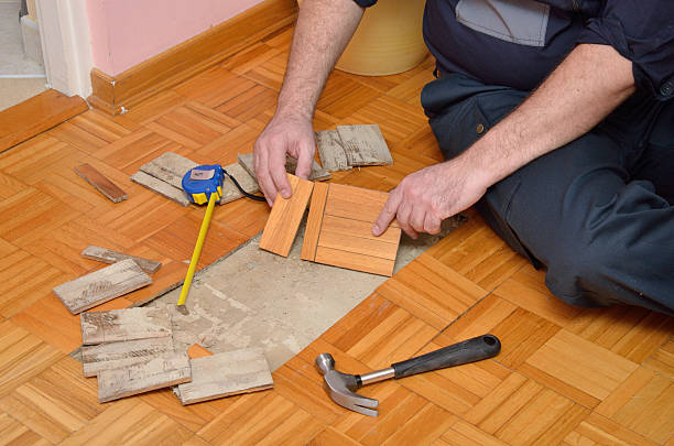 istock Worker Repairing Damaged Parquet 512541342