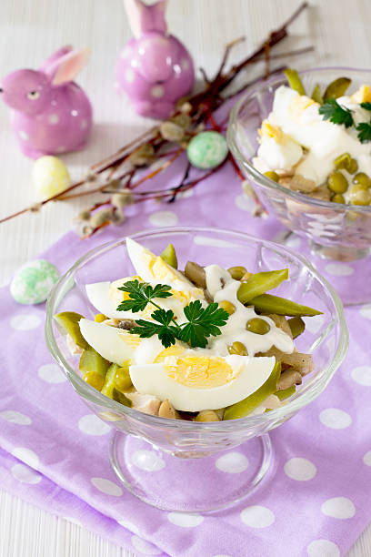 istock Salad with chicken and green peas 512542794