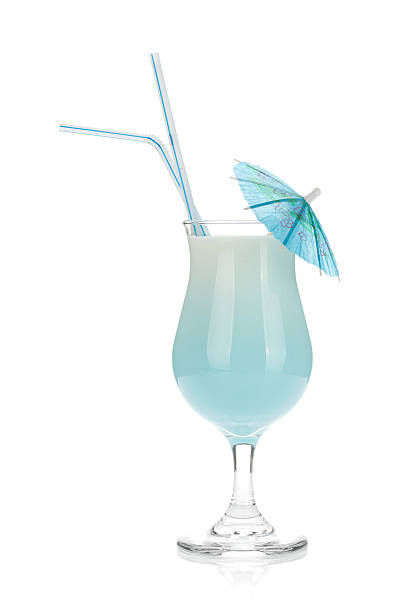 azul crema de coco cóctel - drink umbrella cocktail glass isolated fotografías e imágenes de stock