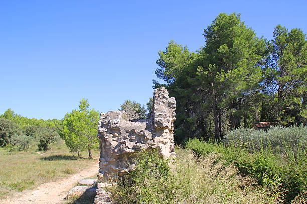 antigo aqueduto romano, gard, frança. - aqueduct languedoc rousillon ancient rome stability imagens e fotografias de stock