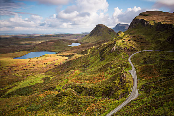 quiraing montagnes - quiraing needle photos et images de collection