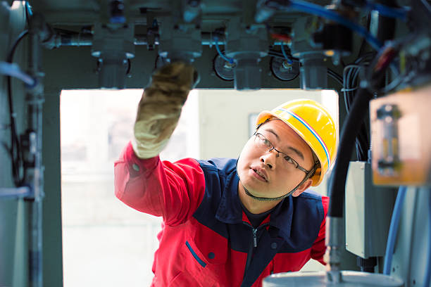 ingenieros electrónicos - maintenance engineer industry asian ethnicity technology fotografías e imágenes de stock