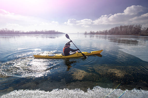 человек с каяке - kayaking kayak river lake стоковые фото и изображения