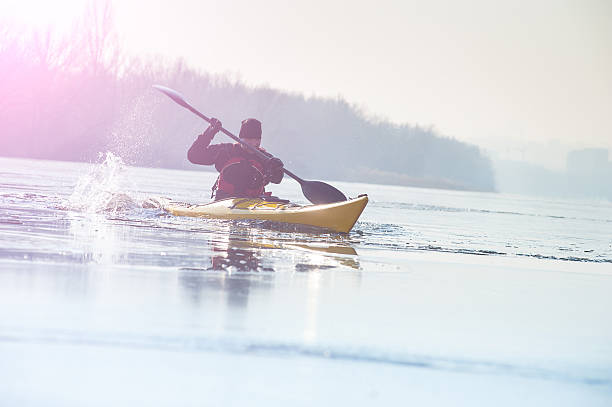 человек с каяке - kayaking kayak river lake стоковые фото и изображения