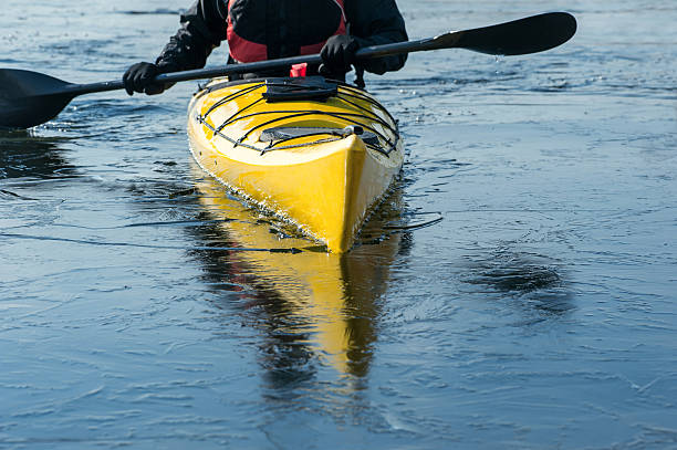 человек с каяке - kayaking kayak river lake стоковые фото и изображения