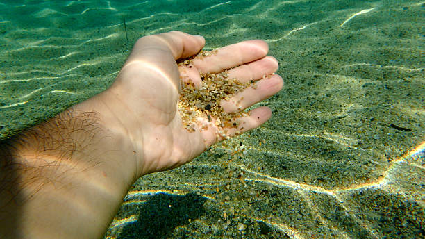 istock Man underwater with sand in his hand 512571202