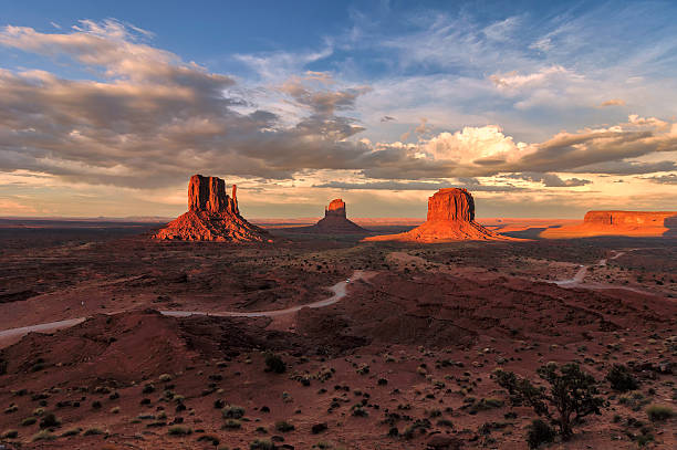 istock Sunset view at Monument Valley, Arizona, USA 512571274