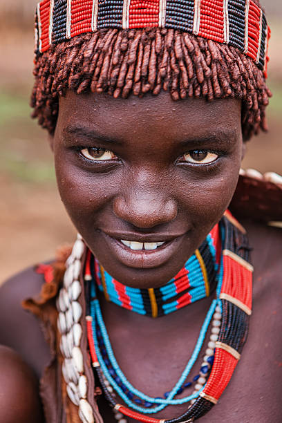 retrato de mulher de tribo hamer, etiópia, áfrica - hamer woman imagens e fotografias de stock